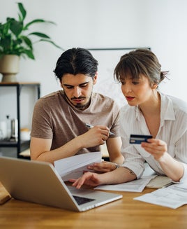 When you should (and shouldn’t) pay bills with your credit card